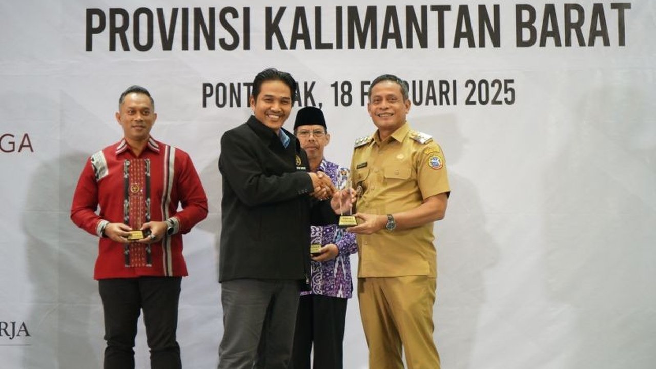 Pemerintah Kota Pontianak meraih penghargaan Terbaik I dalam pengelolaan website pada PWI Award 2025 berkat komitmen transparansi informasi dan pelayanan publik melalui platform digital.