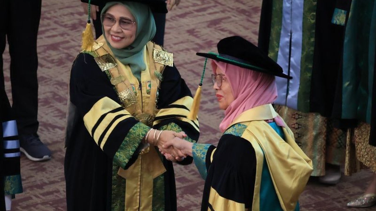 Guru Besar Ilmu Botani Farmasi Unand, Prof. Netty Suharti, mendorong pemanfaatan potensi biodiversitas Indonesia untuk pengembangan obat guna mengurangi ketergantungan impor bahan baku obat yang mencapai 90-95 persen.