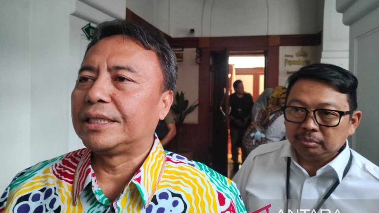 PT Siam Cement Group (SCG) menawarkan kerjasama pengelolaan sampah di TPAS Sarimukti senilai Rp100 miliar, mengubah sampah menjadi RDF untuk bahan bakar semen rendah emisi, berpotensi mengurangi sampah dan memperpanjang usia TPAS Sarimukti.