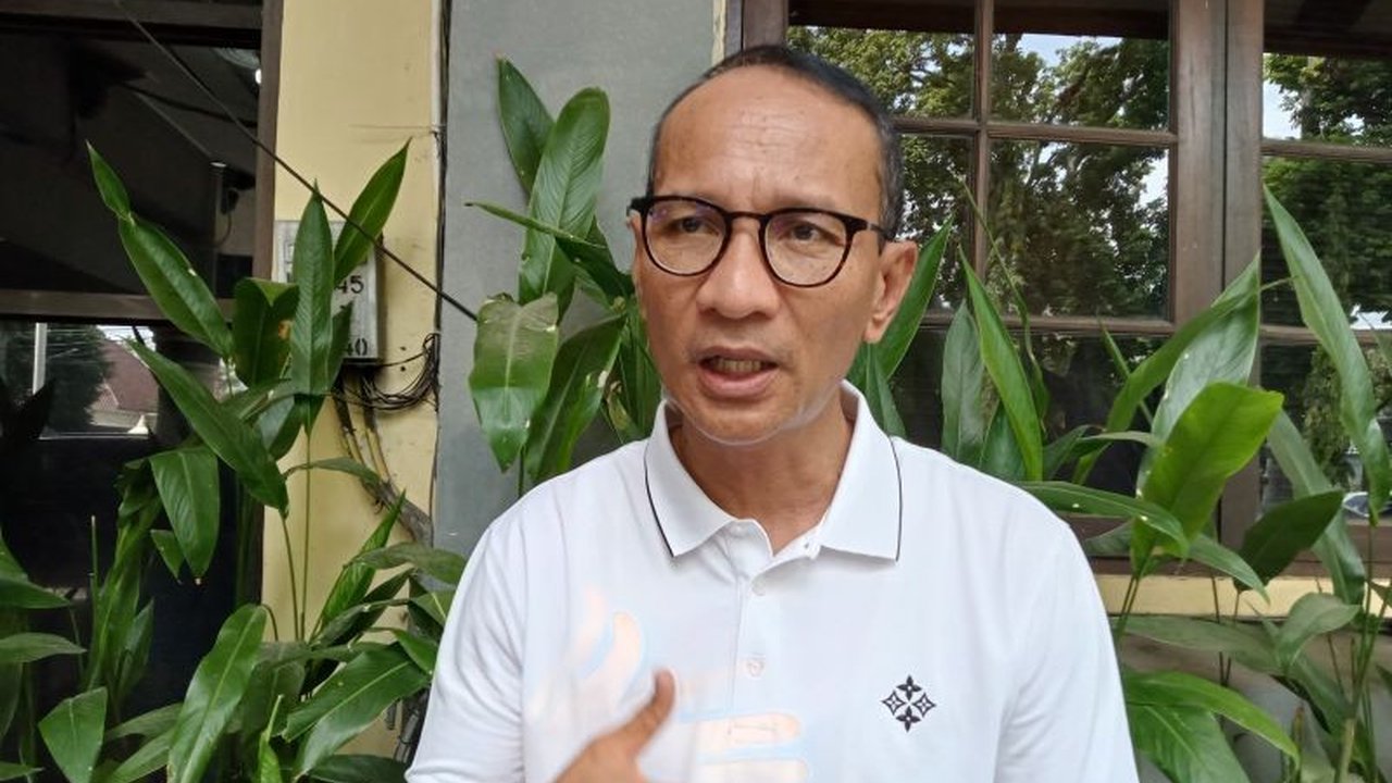 Wali Kota Mataram menginstruksikan peningkatan patroli dini hari oleh Satpol PP setelah insiden penyerangan oleh kelompok gangster di Jalan Udayana, Mataram, dan meminta kerja sama kepolisian untuk mengusut tuntas kasus tersebut.