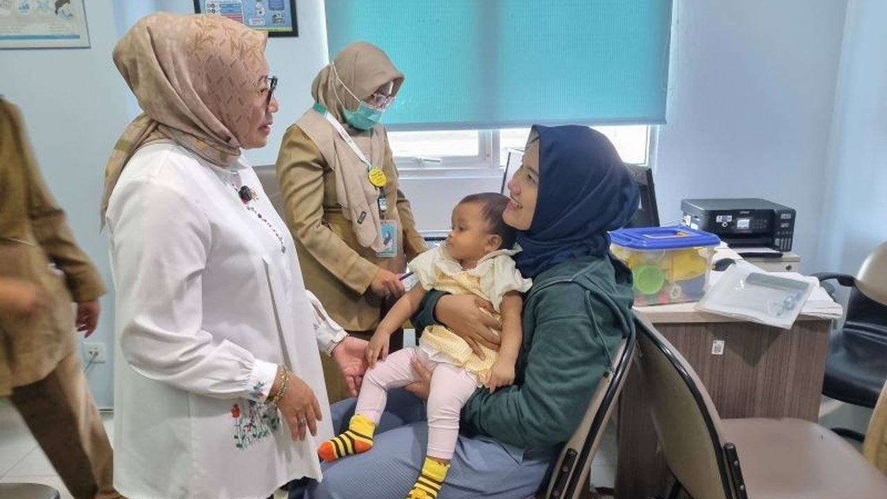 Menteri PPPA menemukan masalah kesehatan mata sebagai keluhan terbanyak dalam program Cek Kesehatan Gratis (CKG), yang mengindikasikan dampak signifikan penggunaan gadget terhadap kesehatan masyarakat Indonesia.