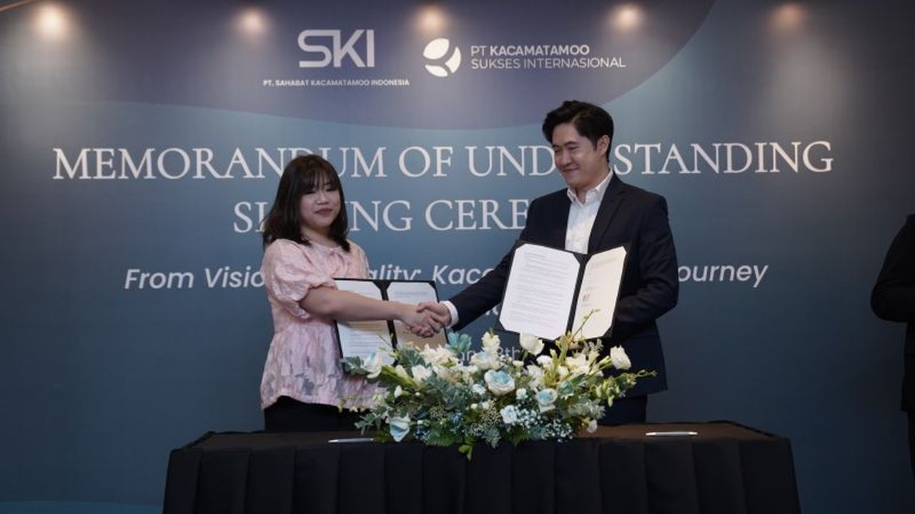 Kacamatamoo, perusahaan optik asal Indonesia, berhasil mendapatkan pendanaan US$1 juta dan berencana membuka 100 gerai baru hingga akhir 2025 untuk memenuhi tingginya permintaan kacamata di Indonesia.