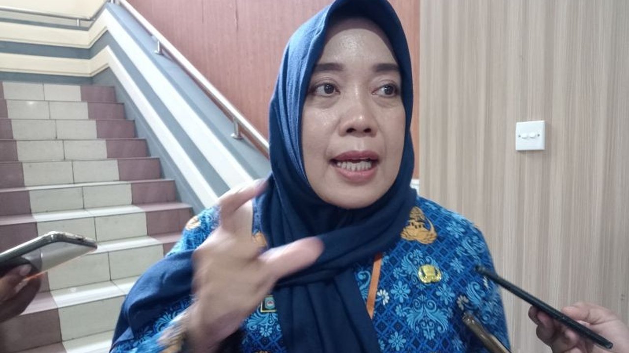 Dinas PUPR Kota Mataram mendorong warga beralih dari septic tank beton ke septic tank fiberglass untuk mencegah pencemaran air tanah, menawarkan layanan sedot tinja terjangkau.