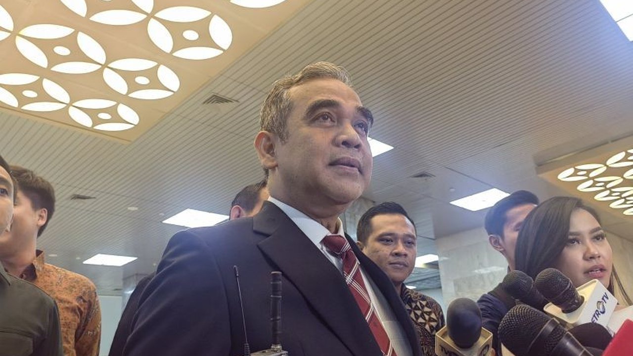 Sekjen Gerindra Ahmad Muzani mengusulkan koalisi permanen untuk menjamin kontinuitas pembangunan, namun gagasan ini menuai pro dan kontra terkait potensi dampaknya terhadap sistem check and balances dalam demokrasi Indonesia.