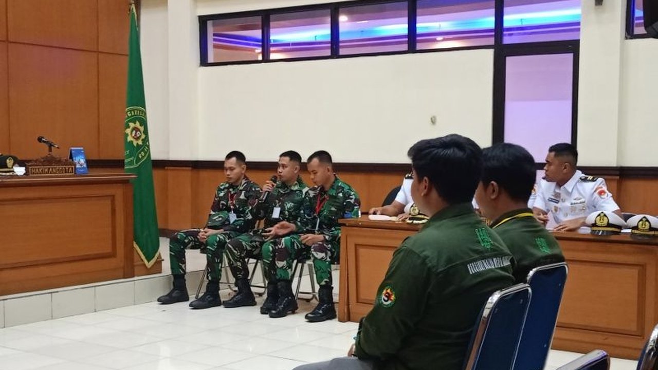 Sidang kasus penembakan bos rental di Tol Tangerang-Merak memasuki babak baru dengan terdakwa membantah keterangan saksi soal merokok saat menembak, memicu perdebatan di Pengadilan Militer II-08 Jakarta.