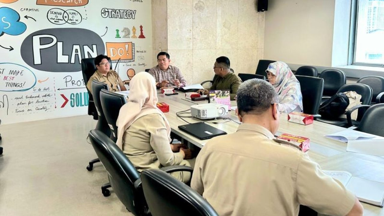 Komisi Informasi (KI) DKI Jakarta merekomendasikan perbaikan pada Biro Organisasi dan Reformasi Birokrasi (ORB) DKI Jakarta setelah evaluasi E-Monev 2024, mendorong peningkatan keterbukaan informasi publik di lingkungan Pemprov DKI Jakarta.