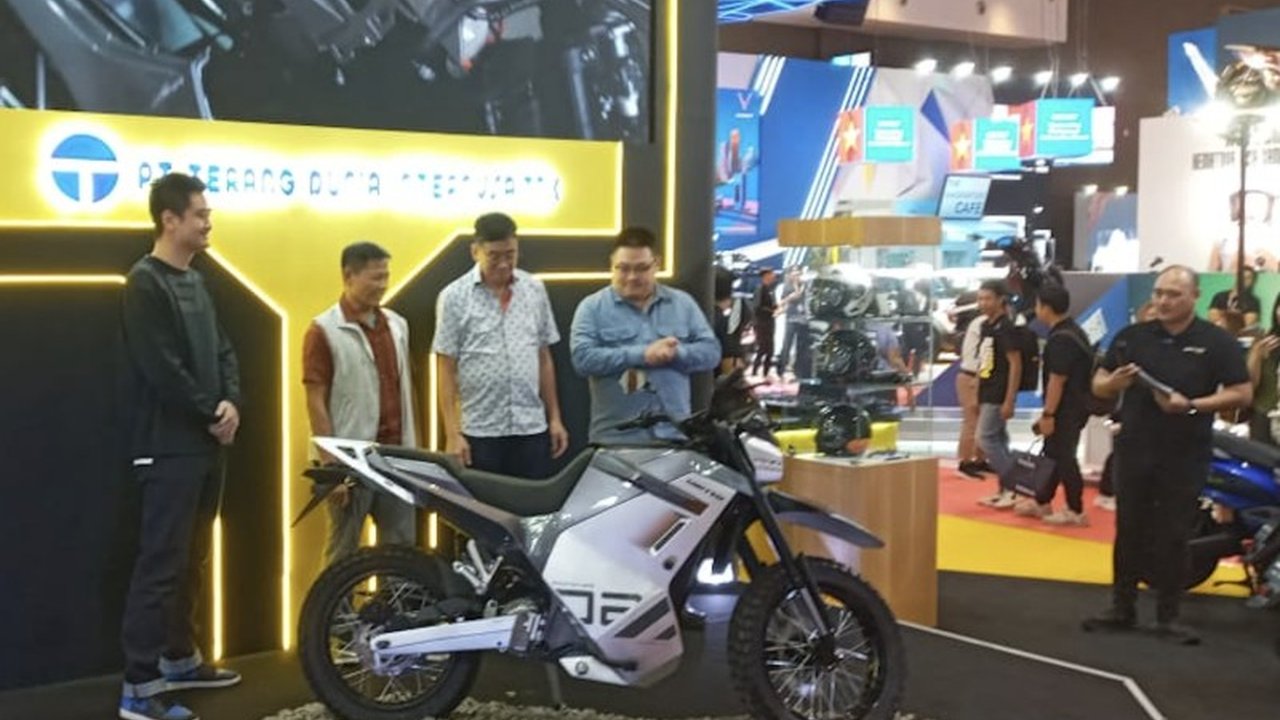 United E-Motor resmi meluncurkan prototipe motor listrik off-road RX6000 di IIMS 2025, memadukan performa off-road dengan kelincahan manuver perkotaan, dilengkapi teknologi Power-Shift Charging System dan Mid-Drive Link System.