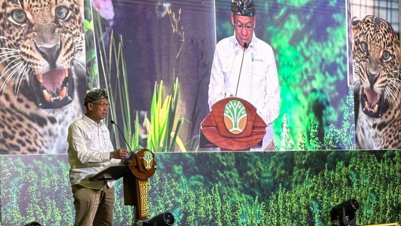 Kementerian Kehutanan berkolaborasi dengan tujuh perusahaan swasta untuk mendukung konservasi macan tutul Jawa melalui survei populasi di 21 bentang alam Pulau Jawa, guna memastikan jumlah pasti populasi dan statusnya yang terancam punah.