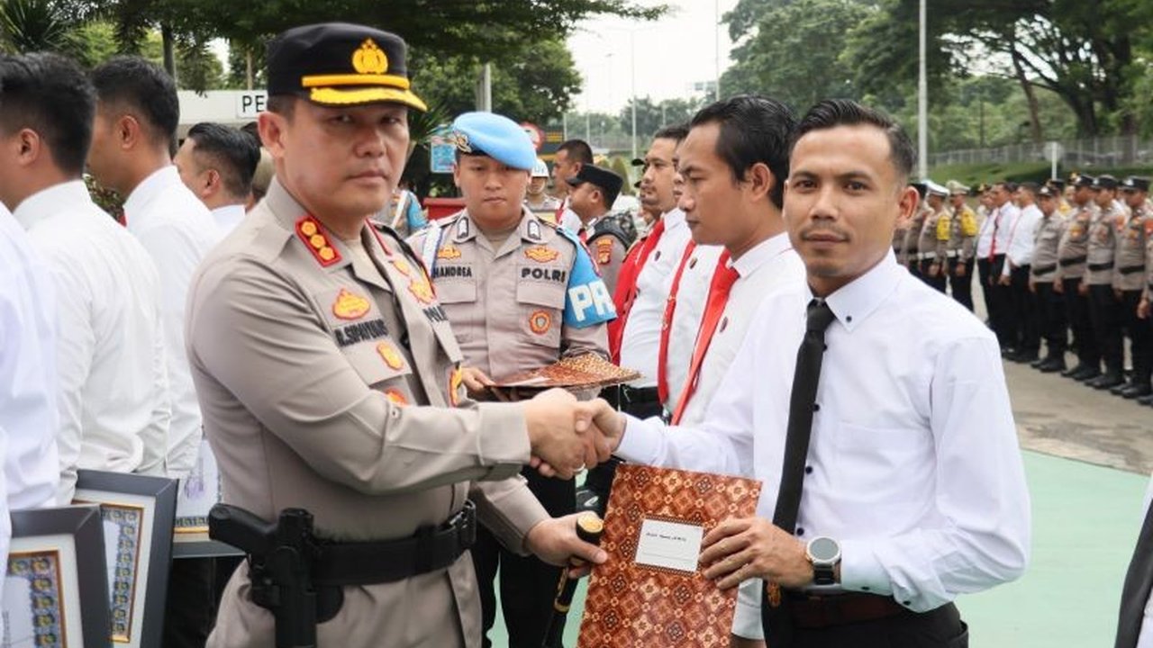 Sebanyak 25 personel Polresta Bandara Soetta menerima penghargaan atas prestasi dan dedikasi mereka dalam menjalankan tugas pokok fungsi (tupoksi) Polri,  termasuk juara kebersihan tingkat Mapolsubsektor dan Polres.