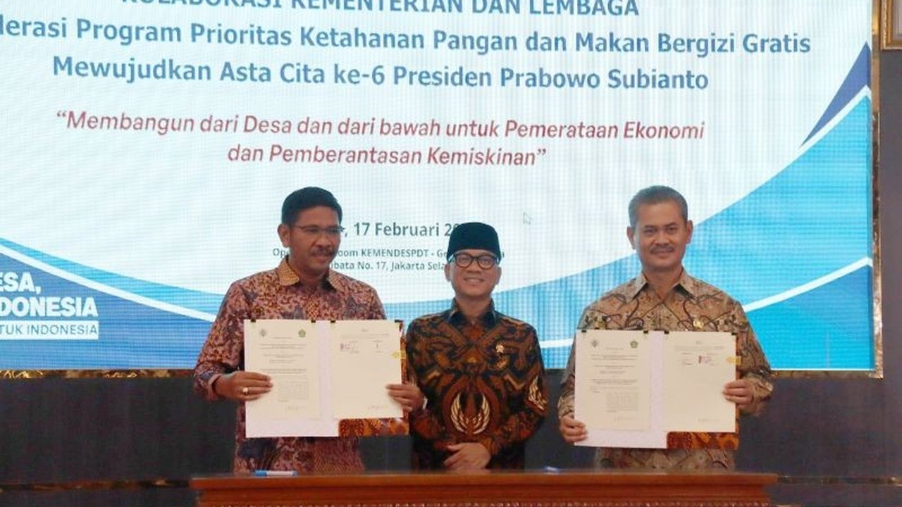Kemenag dan Kemendes PDTT menandatangani MoU untuk memperkuat pemberdayaan ekonomi umat di desa melalui program Kampung Zakat, KUA Pemberdayaan Ekonomi Umat, dan BUMDes, serta pelatihan dan inovasi produk unggulan.