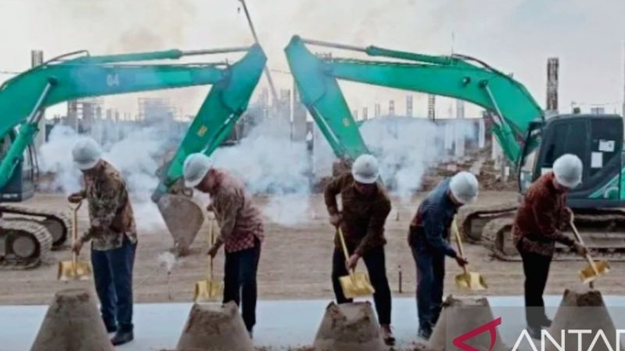 Realisasi investasi di Karawang sepanjang tahun 2024 mencapai Rp68,5 triliun, melampaui target dan menempatkan Karawang di posisi kedua investasi tertinggi di Jawa Barat.