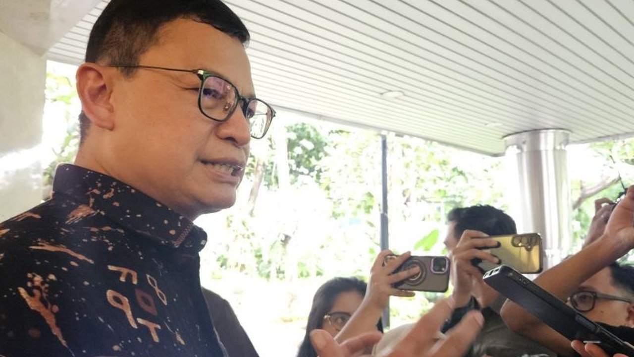 Badan Pengawas Obat dan Makanan (BPOM) menerbitkan Peraturan BPOM Nomor 2 Tahun 2025 untuk mempercepat uji klinik vaksin di Indonesia dengan menghilangkan persyaratan pelulusan batch/lot vaksin.