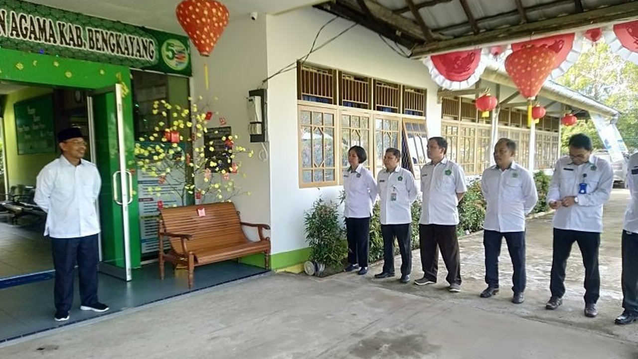 Kemenag Bengkayang berhasil melakukan efisiensi anggaran tanpa mengurangi kualitas kinerja dan pelayanan masyarakat, bahkan mendorong peningkatan sinergi dan tata kelola pemerintahan yang lebih baik.