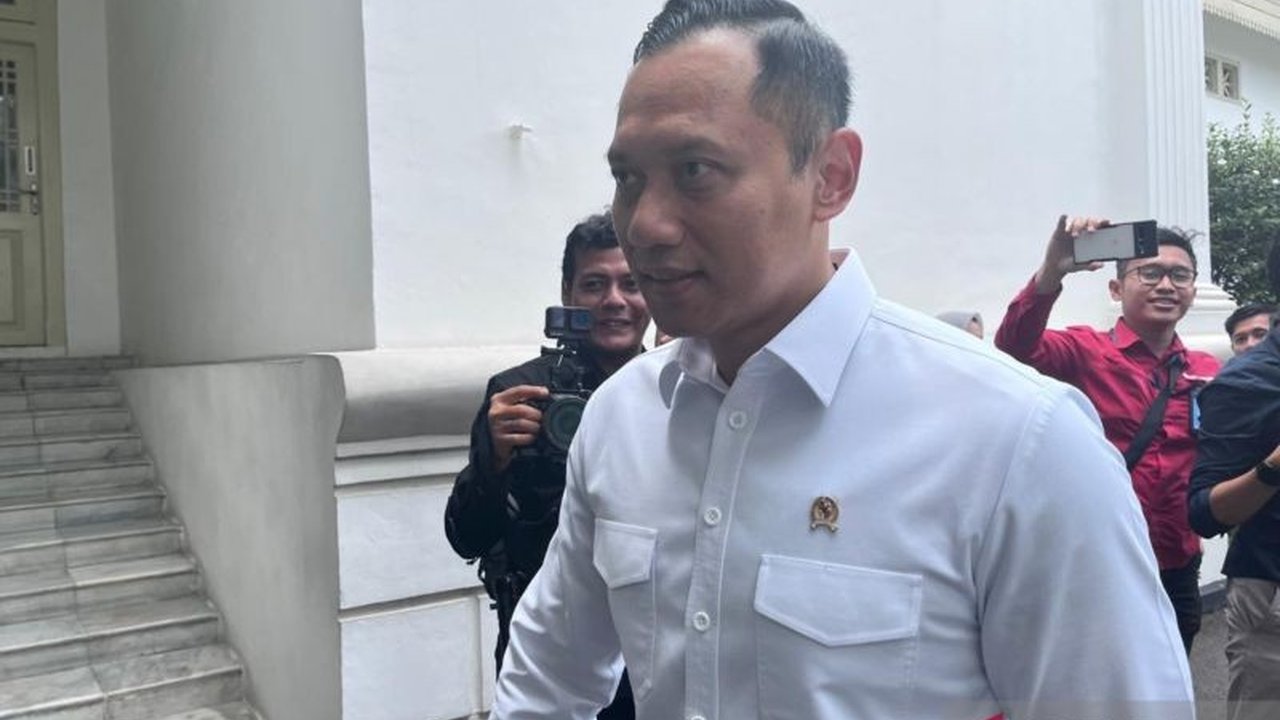 Presiden Prabowo Subianto memanggil Menko Infrastruktur Agus Harimurti Yudhoyono dan beberapa menteri lainnya untuk membahas isu infrastruktur, termasuk IKN dan PSN, serta persiapan mudik Lebaran 2025.