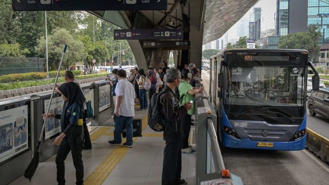 Transjakarta dan Pemkot Jakbar bekerja sama memverifikasi 1.566 kartu TJ Card yang belum diverifikasi, untuk memastikan data pengguna masih akurat dan tinggal di lokasi yang sama saat pendaftaran.