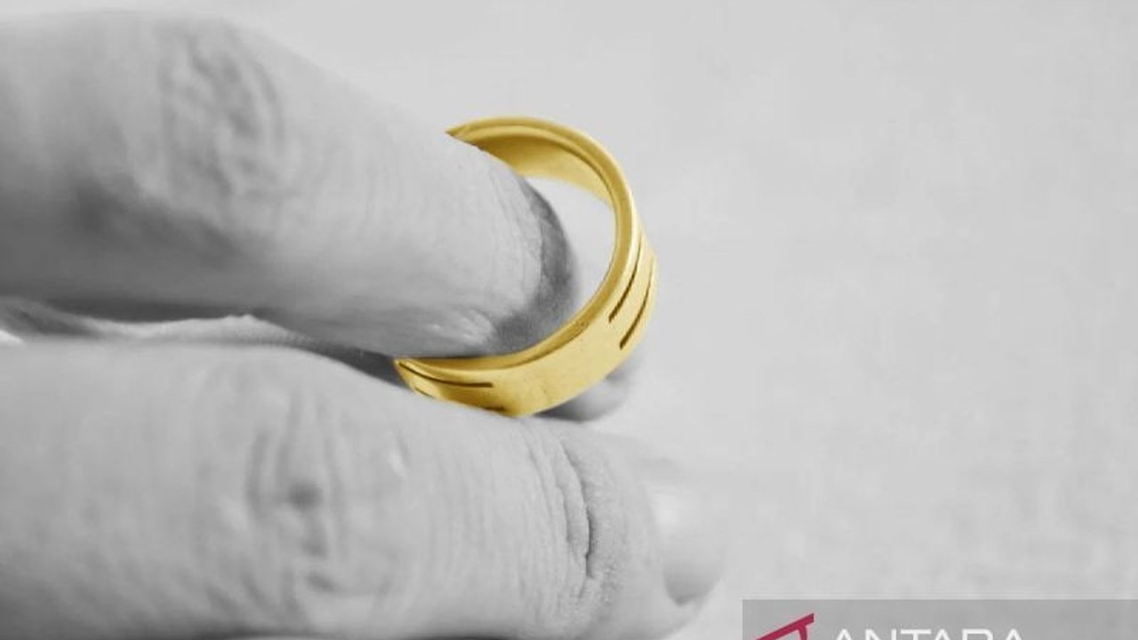 Psikolog Teresa Indira Andani M.Psi memberikan langkah-langkah mencegah ghosting dan KDRT melalui komunikasi terbuka, pengelolaan konflik yang sehat, serta penerapan prinsip SEHAT dalam hubungan.