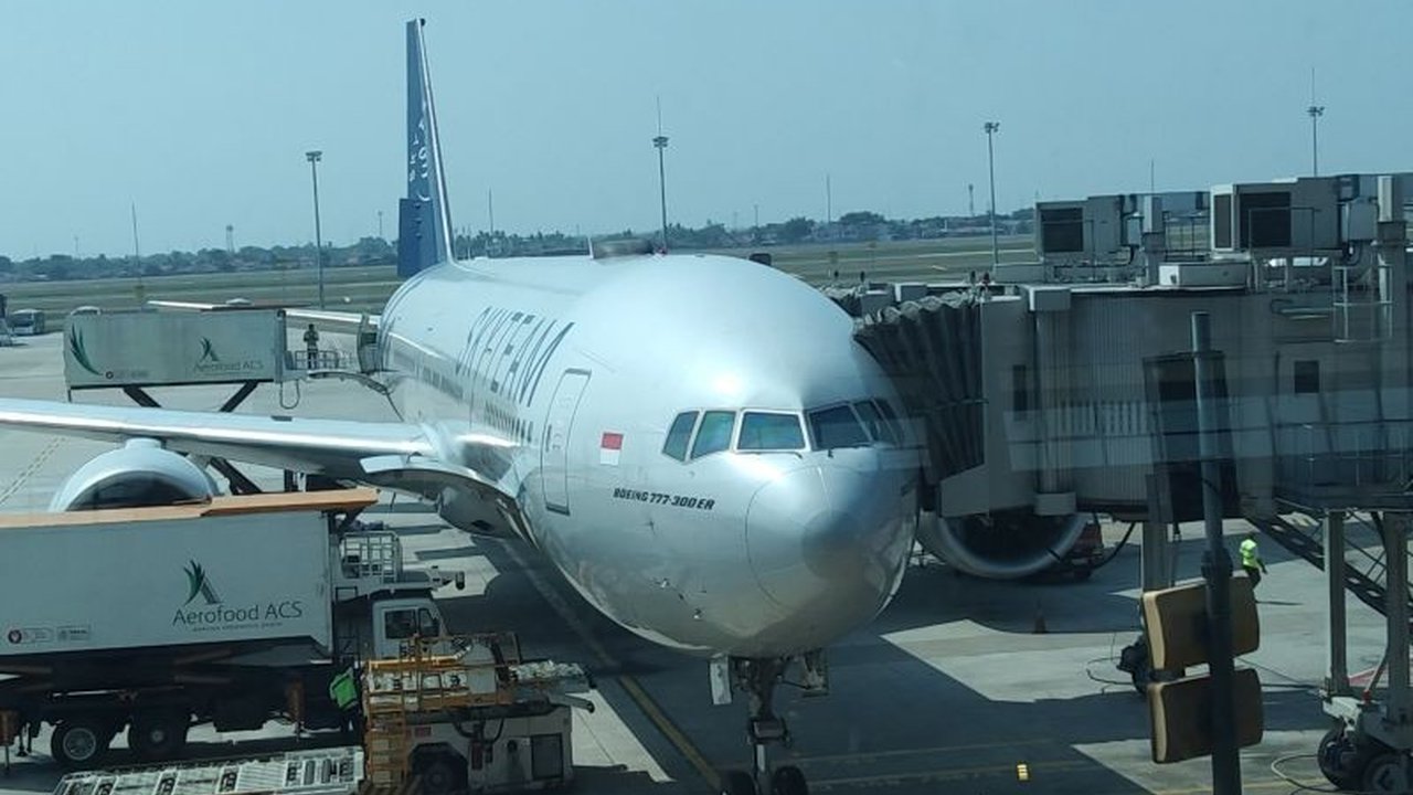 Asita Bali meminta pemerintah menurunkan harga tiket pesawat domestik lebih dari 10 persen untuk mendongkrak sektor pariwisata yang terdampak efisiensi belanja pemerintah, serta meminta promosi pariwisata tetap berlanjut.