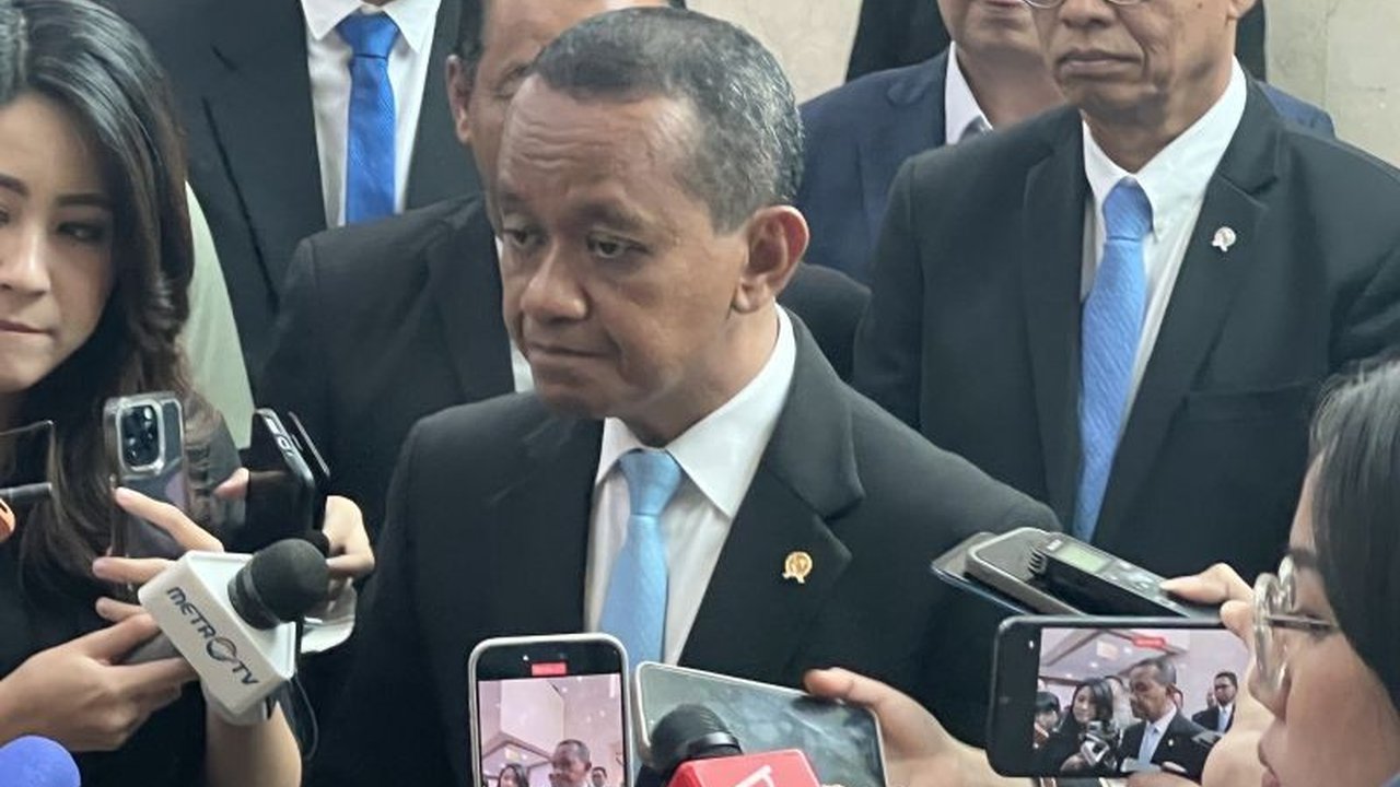 Menteri ESDM, Bahlil Lahadalia, umumkan pencabutan IUP tumpang tindih dan pengembalian lahan tambang ke negara, sesuai UU Minerba revisi yang telah disahkan DPR.