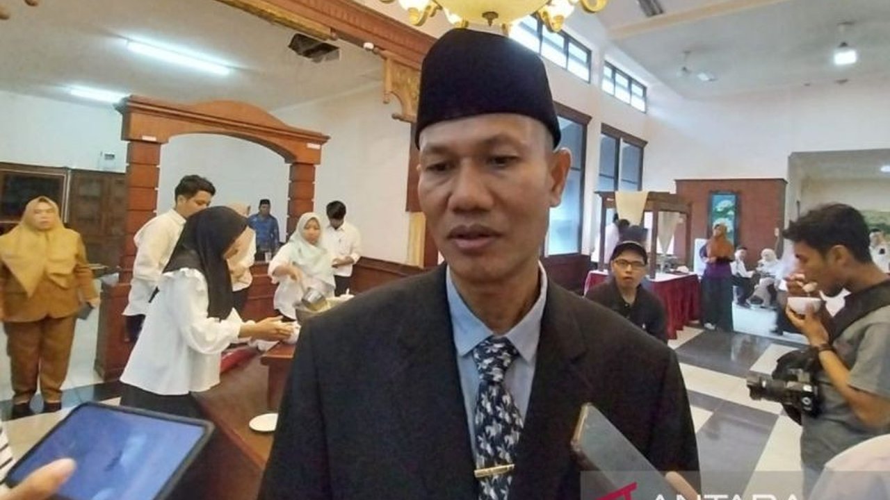 Pemerintah pusat kembali mengirimkan 44 ribu dosis vaksin PMK ke Nusa Tenggara Barat untuk mempercepat vaksinasi ternak sebelum Ramadhan, seiring dengan penurunan kasus PMK.