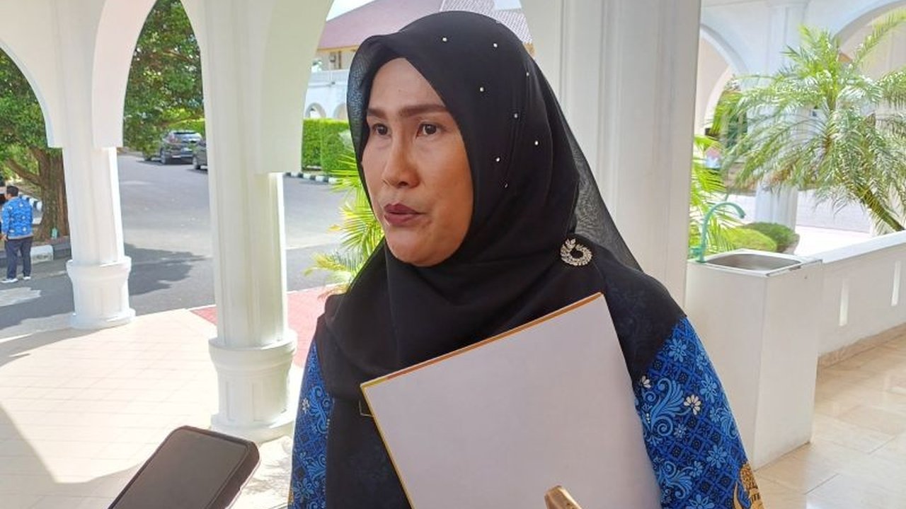 Pemerintah Provinsi Kepulauan Riau mengangkat 910 tenaga honorer menjadi Pegawai Pemerintah dengan Perjanjian Kerja (PPPK) paruh waktu sebagai solusi atas kegagalan mereka dalam seleksi PPPK tahap I, dengan harapan diangkat menjadi PPPK penuh waktu di tah