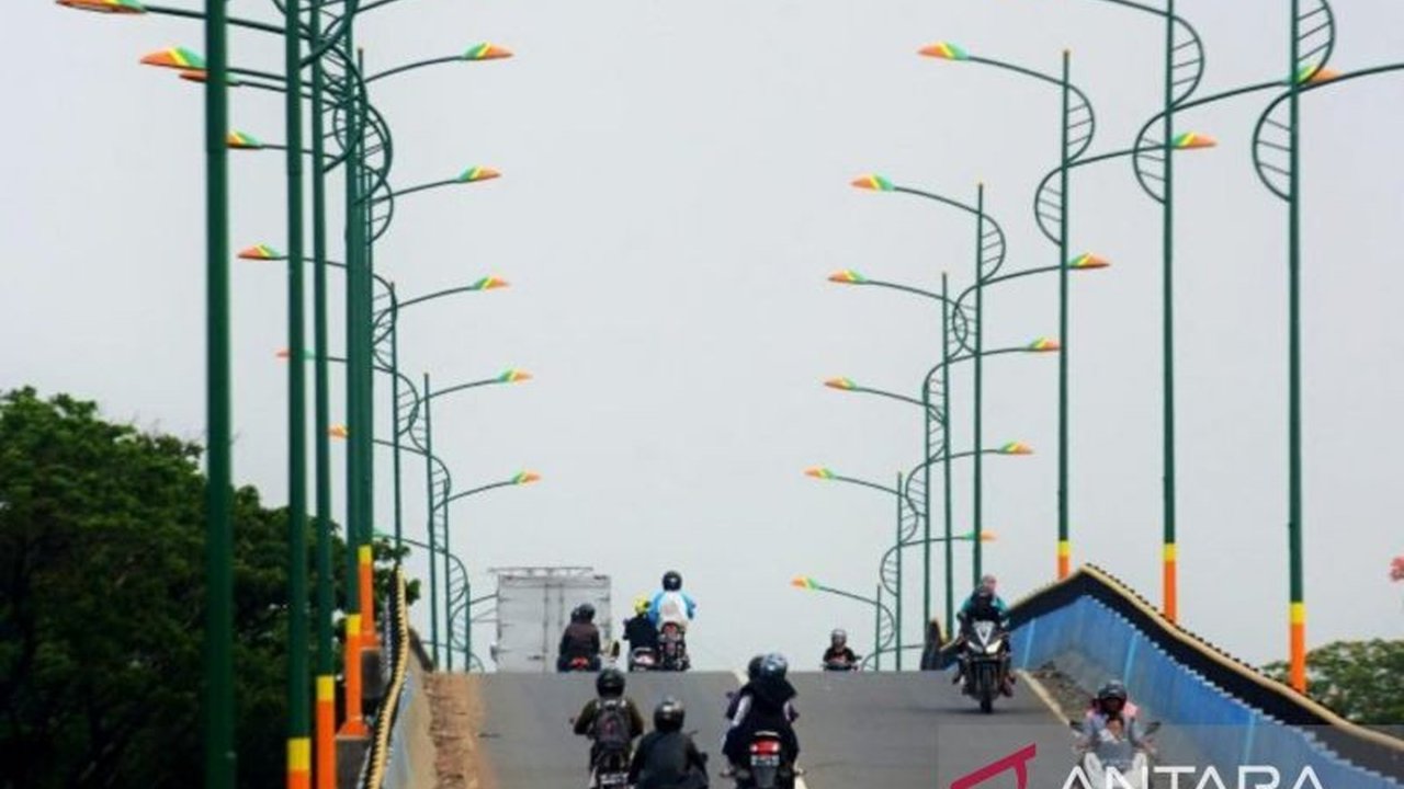 Penerimaan pajak penerangan jalan umum di Kabupaten Biak Numfor, Papua pada tahun 2024 melampaui target hingga 300 persen, mencapai Rp10 miliar dari target awal Rp3 miliar.