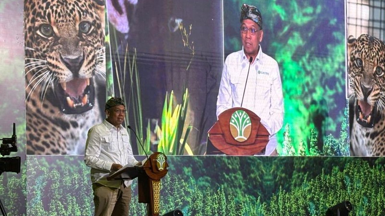 Survei populasi macan tutul Jawa oleh Kemenhut dan Yayasan SINTAS menemukan keberadaan satwa langka ini di enam bentang alam di Jawa, memberikan data penting untuk strategi konservasi.