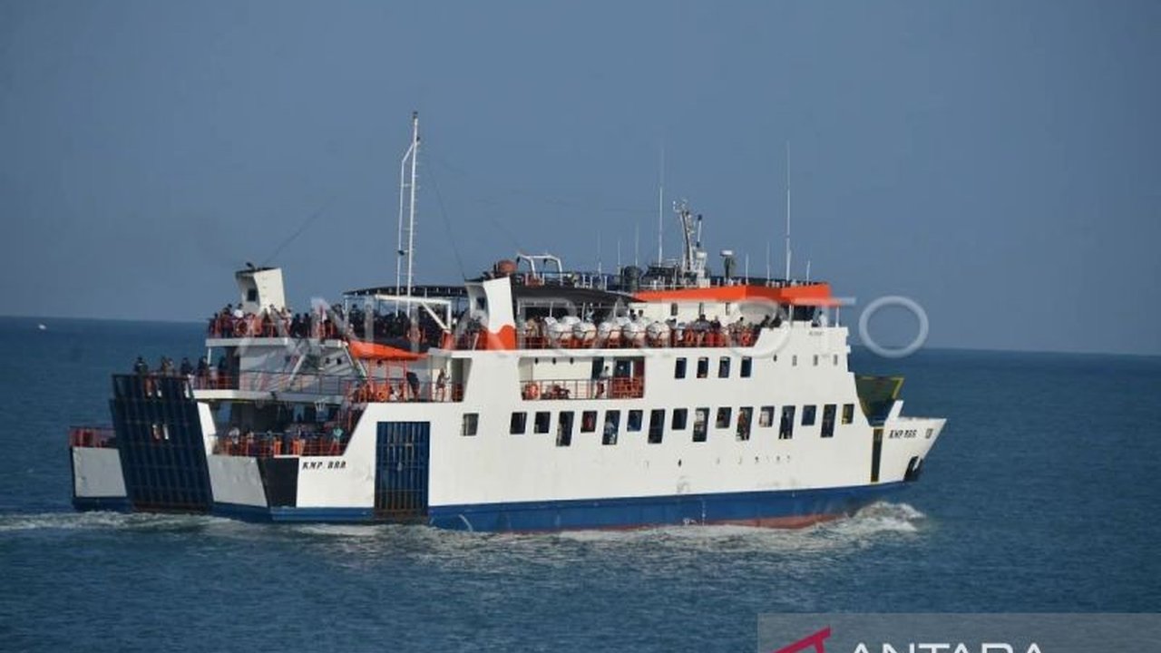 BMKG memperingatkan potensi gelombang laut setinggi 2,5 meter di perairan Sabang hingga Simeulue, Aceh, dari 18 hingga 21 Februari 2025, mengancam keselamatan nelayan dan kapal.