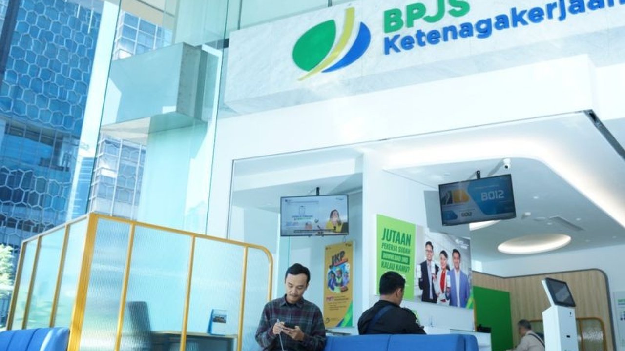 BPJS Ketenagakerjaan Solo mengimbau peserta untuk tidak menggunakan calo dalam pencairan JHT karena prosesnya kini mudah melalui aplikasi Jamsostek Mobile, dengan total klaim Rp540,9 miliar dibayarkan pada 2024.