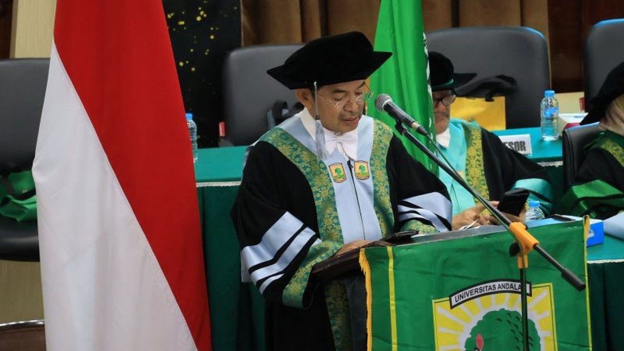 Guru Besar Unand jabarkan empat tantangan utama penyusunan RPJMD pasca Pilkada 2024, meliputi penyesuaian RPJPD, justifikasi target, perumusan strategi, dan optimalisasi sumber daya, yang berpotensi terjadi di seluruh Indonesia.