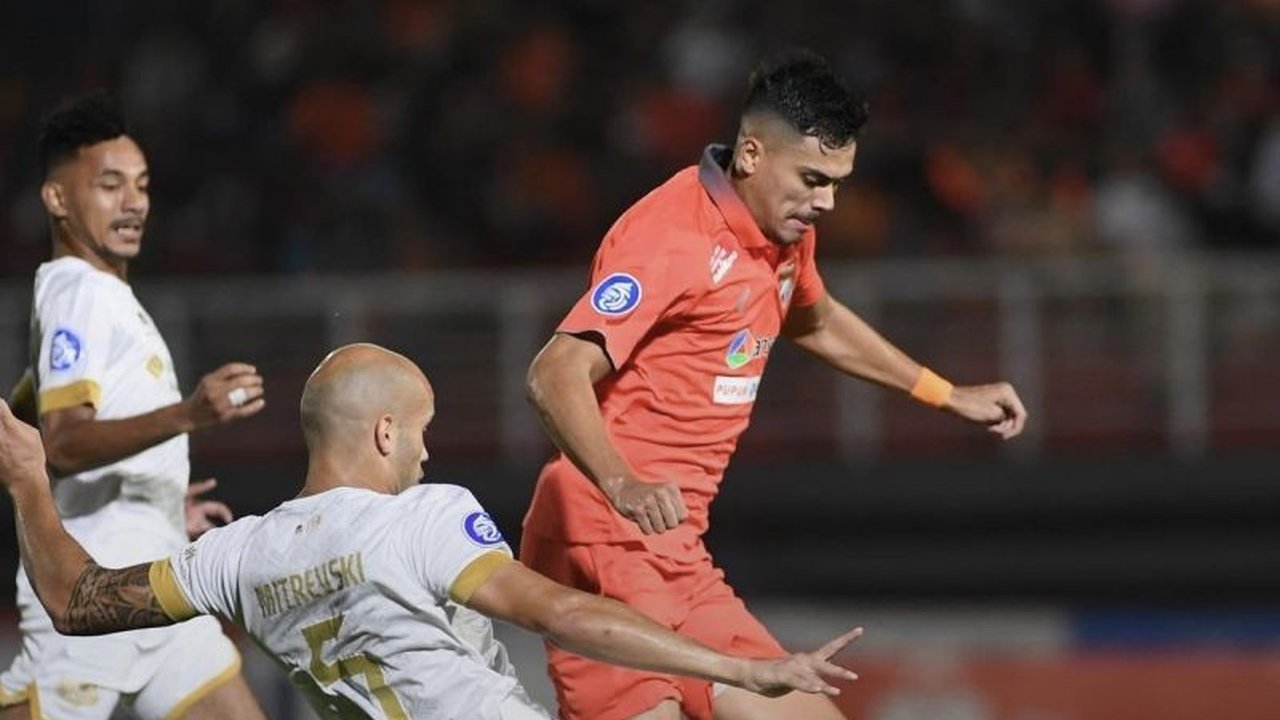 Matheus Pato mengungkapkan kebahagiaannya mencetak dua gol dan membawa Borneo FC menang atas Barito Putera di Stadion Segiri, Samarinda, sekaligus membahas atmosfer pertandingan dan target tim selanjutnya.