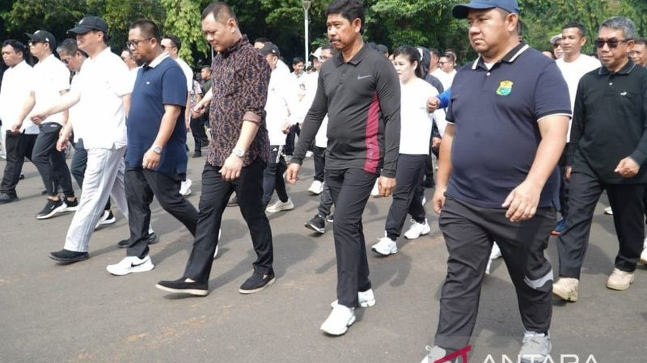 Bupati dan Wakil Bupati Penajam Paser Utara terpilih, Mudyat Noor-Abdul Waris Muin, telah menerima tanda kepangkatan resmi dari Kemendagri menjelang pelantikan pada 20 Februari 2025.