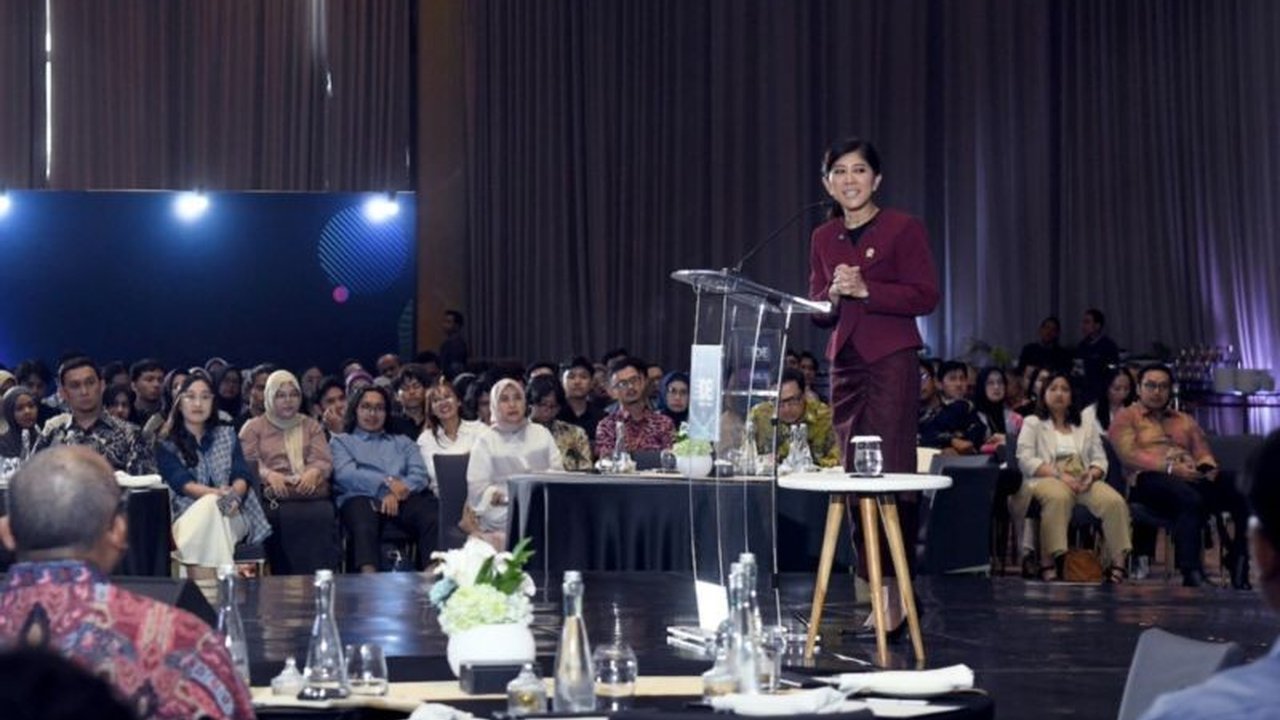 Menteri Kominfo, Meutya Hafid, menekankan pentingnya peningkatan kompetensi SDM dan tata kelola data untuk menghadapi ancaman siber yang semakin kompleks di Indonesia.