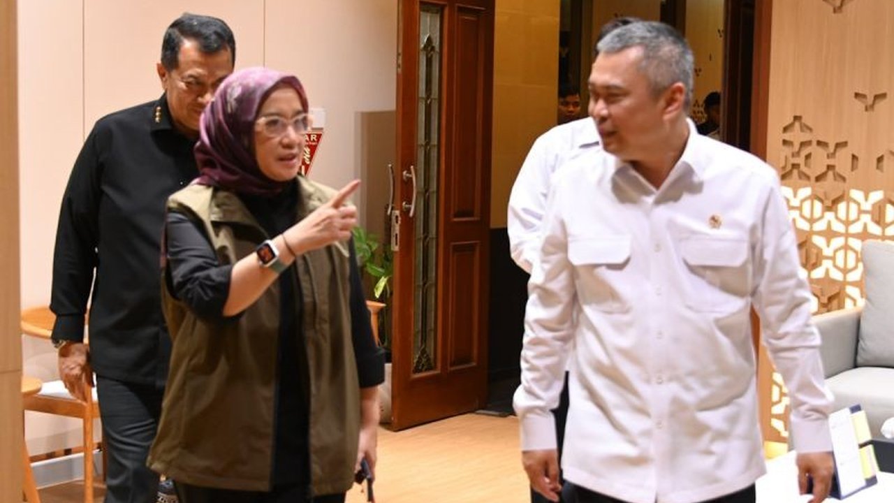 Menhub Dudy Purwagandhi mengusulkan skema WFA bagi ASN untuk mengurangi kepadatan lalu lintas saat mudik Lebaran 2025, mendapat sambutan positif dari MenPANRB Rini Widyantini.
