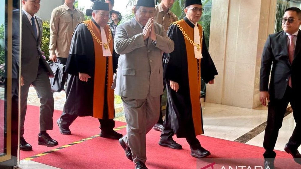 Presiden Prabowo Subianto menghadiri Sidang Istimewa Laporan Tahunan Mahkamah Agung RI Tahun 2024 di Jakarta, yang mengangkat tema  