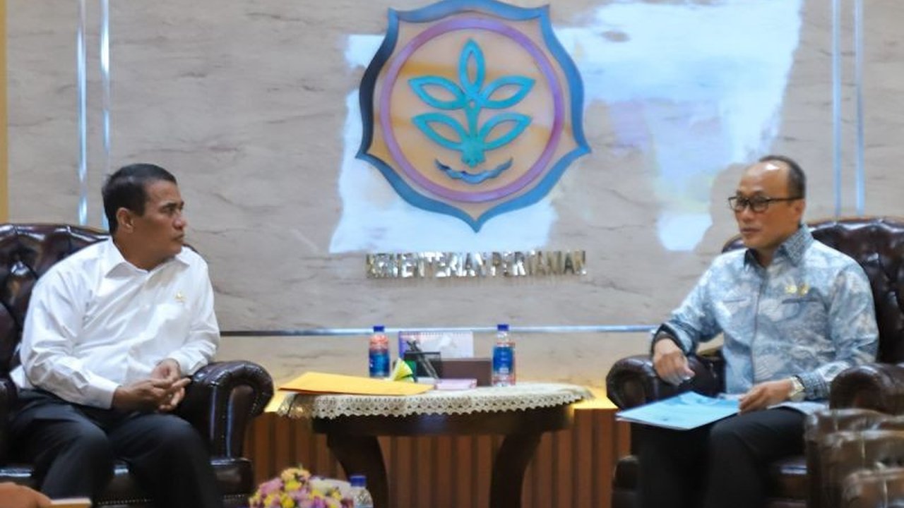 Menteri Pertanian dan Kepala BKN berkolaborasi untuk mempercepat pemindahan administrasi penyuluh pertanian ke pusat guna mendukung swasembada pangan nasional.