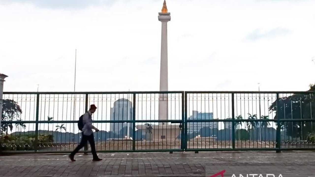 Monas, ikon wisata Jakarta, ditutup sementara untuk umum pada Kamis (20/2) untuk mendukung kelancaran pelantikan kepala daerah di Istana Kepresidenan.