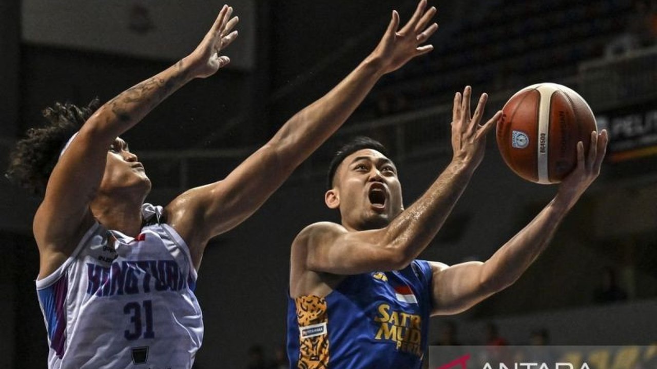 Althof Satrio dan Januar Kuntara, dua pemain andalan Hangtuah Jakarta, kembali bersinar di IBL 2025 dengan kontribusi signifikan yang membawa timnya ke puncak klasemen.