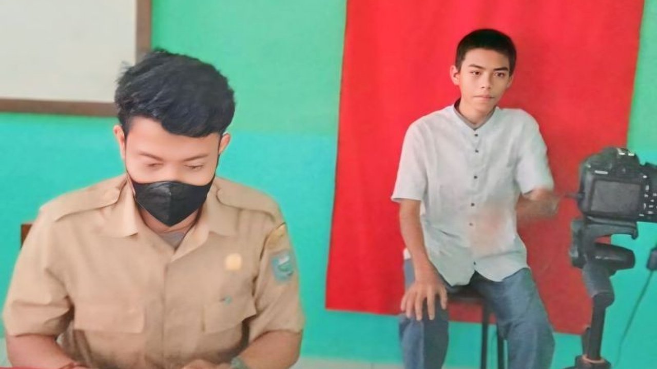 Dinas Dukcapil OKU luncurkan program 'Rekam di Sekolah Saja' untuk memudahkan perekaman KTP elektronik bagi pelajar usia 17 tahun, menjangkau hingga pelosok desa.