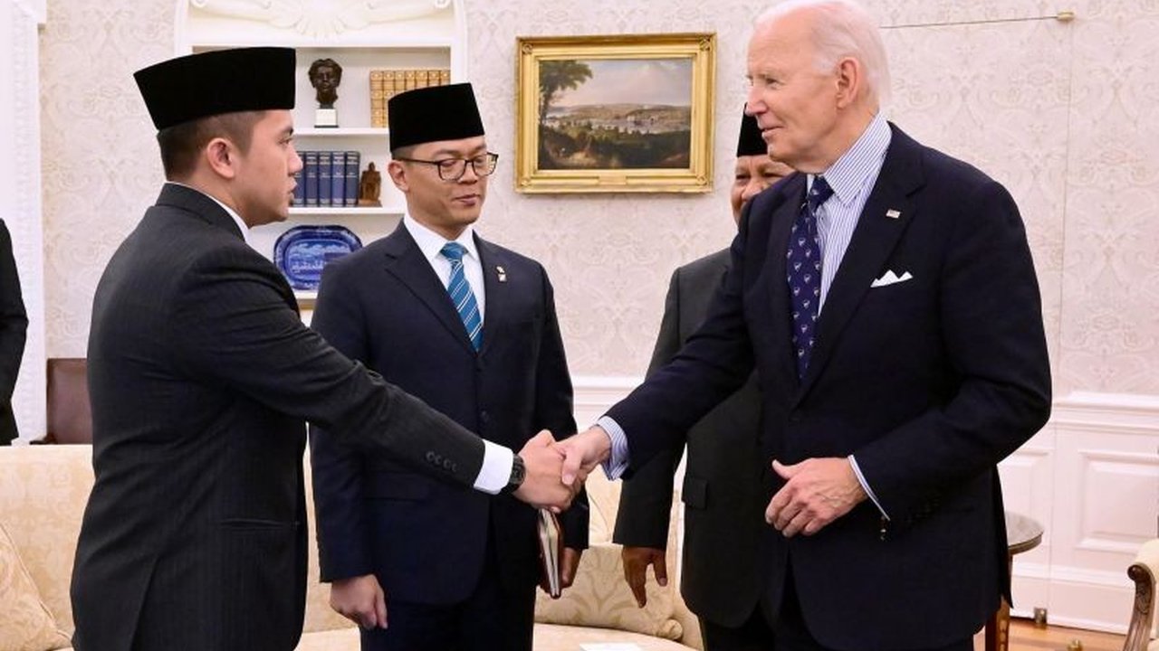 Sekretaris Kabinet Teddy Indra Wijaya mengumumkan pelantikan beberapa pejabat di Istana hari ini, di tengah isu pergantian Mendiktisaintek Satryo Soemantri Brodjonegoro.