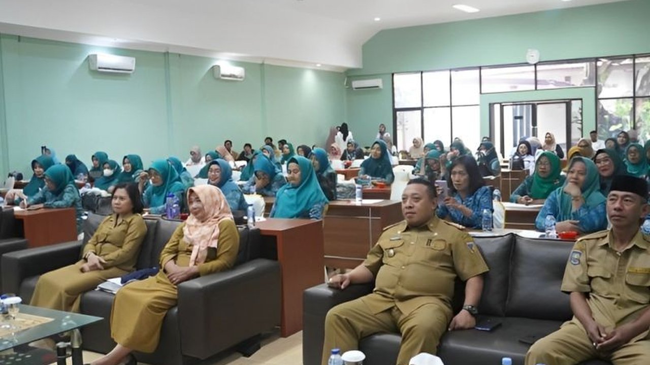 Badan Kesatuan Bangsa dan Politik (Bakesbangpol) Sulawesi Tengah mengajak masyarakat menghayati dan mengamalkan nilai-nilai Pancasila untuk membentuk generasi berkualitas dan memperkuat ketahanan keluarga.