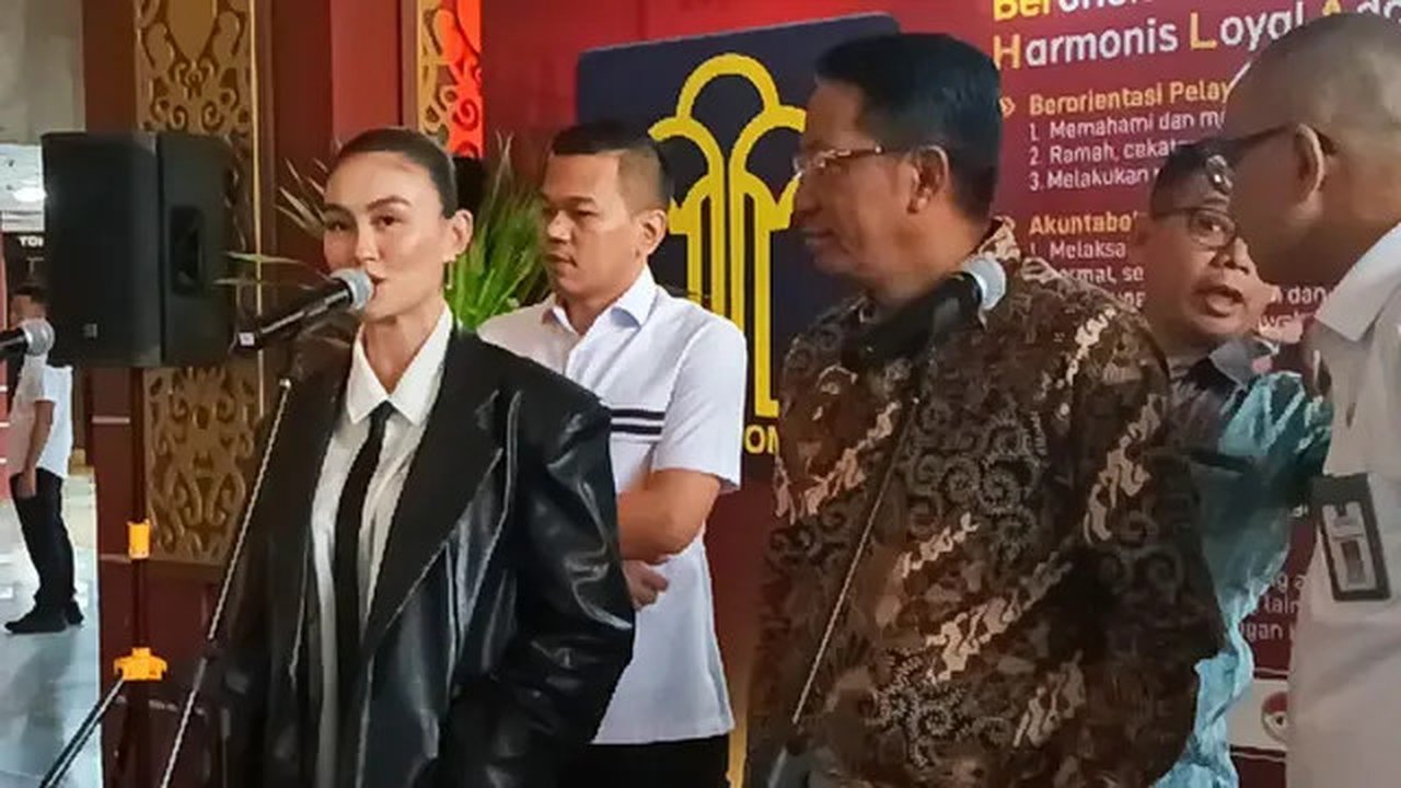 Agnez Mo Sambangi Kemenkumham. (Foto: M. Altaf Jauhar/ Liputan6.com)