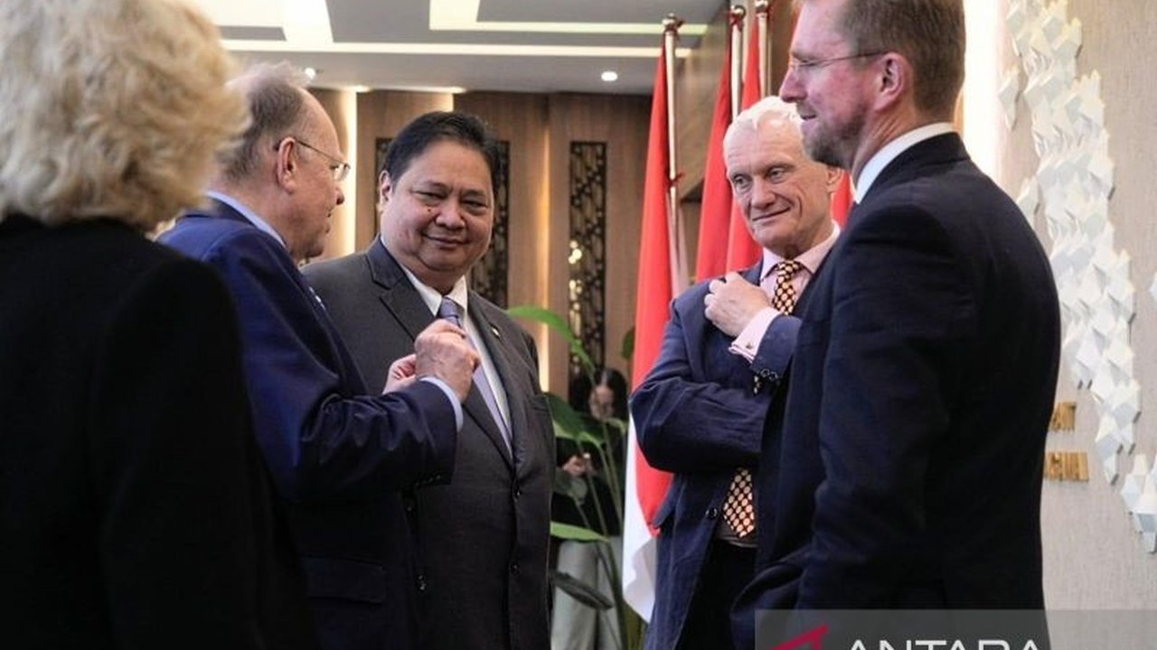 Menteri Airlangga Hartarto bertemu delegasi British Group Inter-Parliementary Union (BGIPU) untuk membahas peningkatan kerja sama ekonomi bilateral Indonesia-Inggris, termasuk aksesi Indonesia ke CPTPP dan OECD.