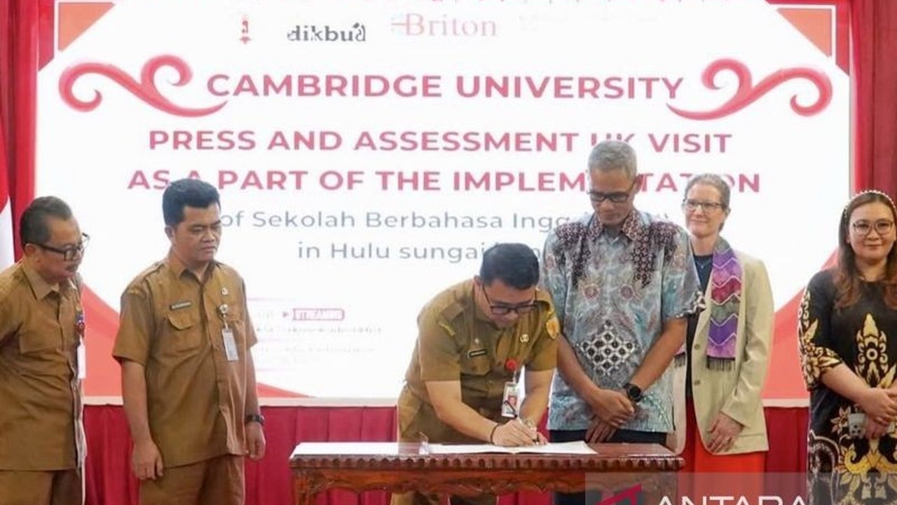 Pemkab HST dan Cambridge University memperkuat kerja sama pendidikan Sekolah Berbahasa Inggris (SBI) untuk meningkatkan kompetensi siswa dan guru dalam berbahasa Inggris, menghadapi tantangan globalisasi.