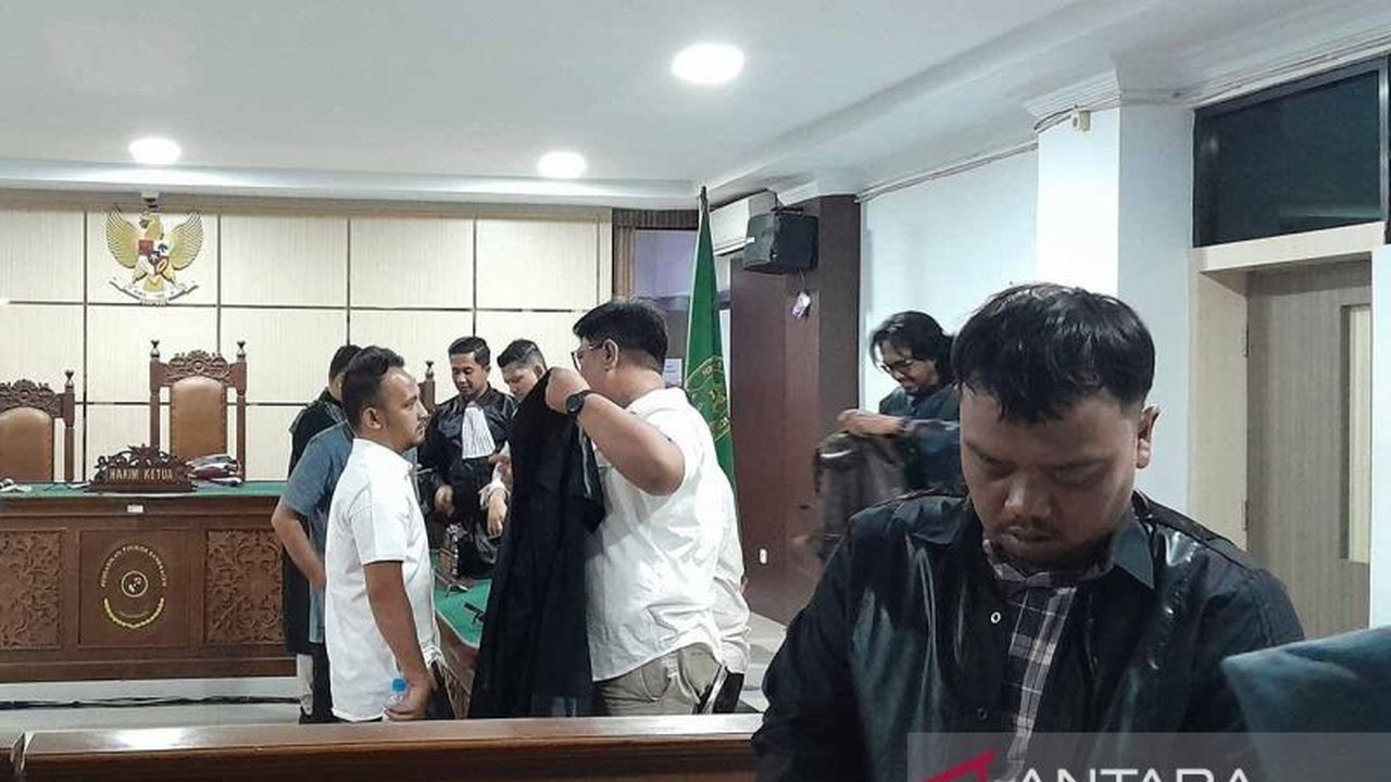 Sidang kasus korupsi bantuan korban konflik di Badan Reintegrasi Aceh (BRA) ditunda karena tuntutan jaksa belum siap, dengan kerugian negara mencapai Rp15,39 miliar.