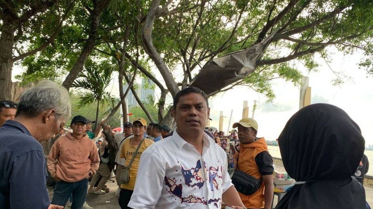 Setelah sempat dilarang, pedagang asongan diizinkan berjualan kembali di area timur Pantai Lagoon Ancol, meskipun program penataan reseller masih dalam pembahasan.