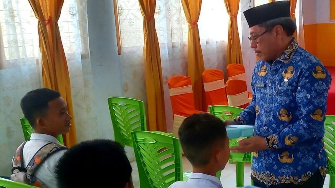 Pemerintah Kabupaten Gorontalo Utara berhasil melakukan efisiensi anggaran mencapai Rp101 miliar pada tahun 2025, terutama pada sektor infrastruktur dan perjalanan dinas, sesuai Instruksi Presiden Nomor 1 Tahun 2025.