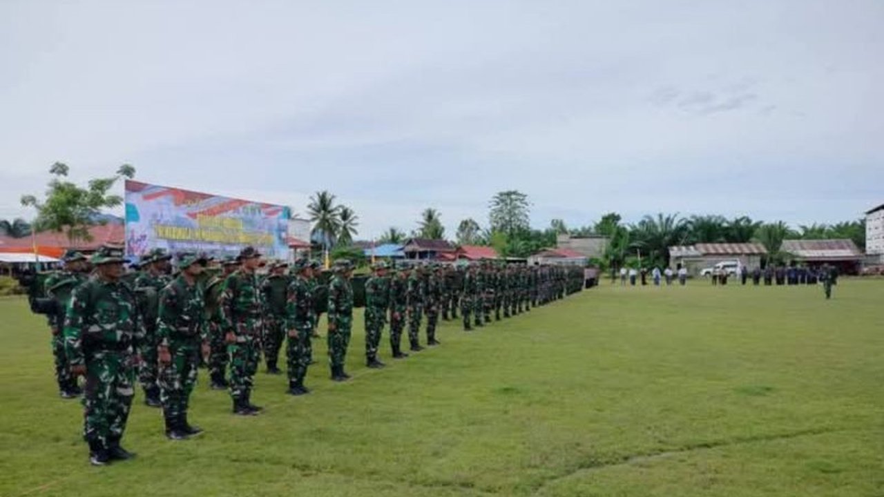TNI Manunggal Membangun Desa (TMMD) ke-123 di Pasangkayu menanam 1.000 bibit mangrove untuk menjaga kelestarian lingkungan dan mendukung pembangunan ekonomi daerah.