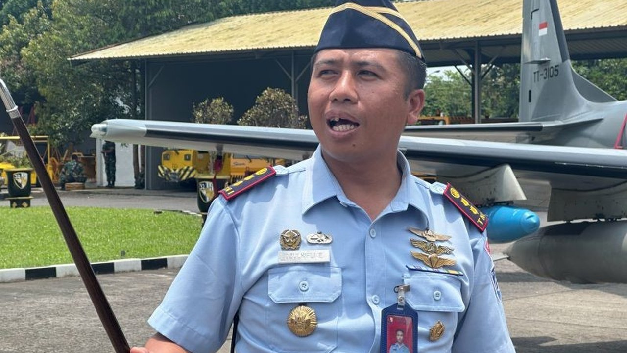 TNI Angkatan Udara (AU) klarifikasi video viral pencucian pesawat tempur F-16 secara manual yang disebut sudah sesuai prosedur dan bagian dari pemeliharaan.
