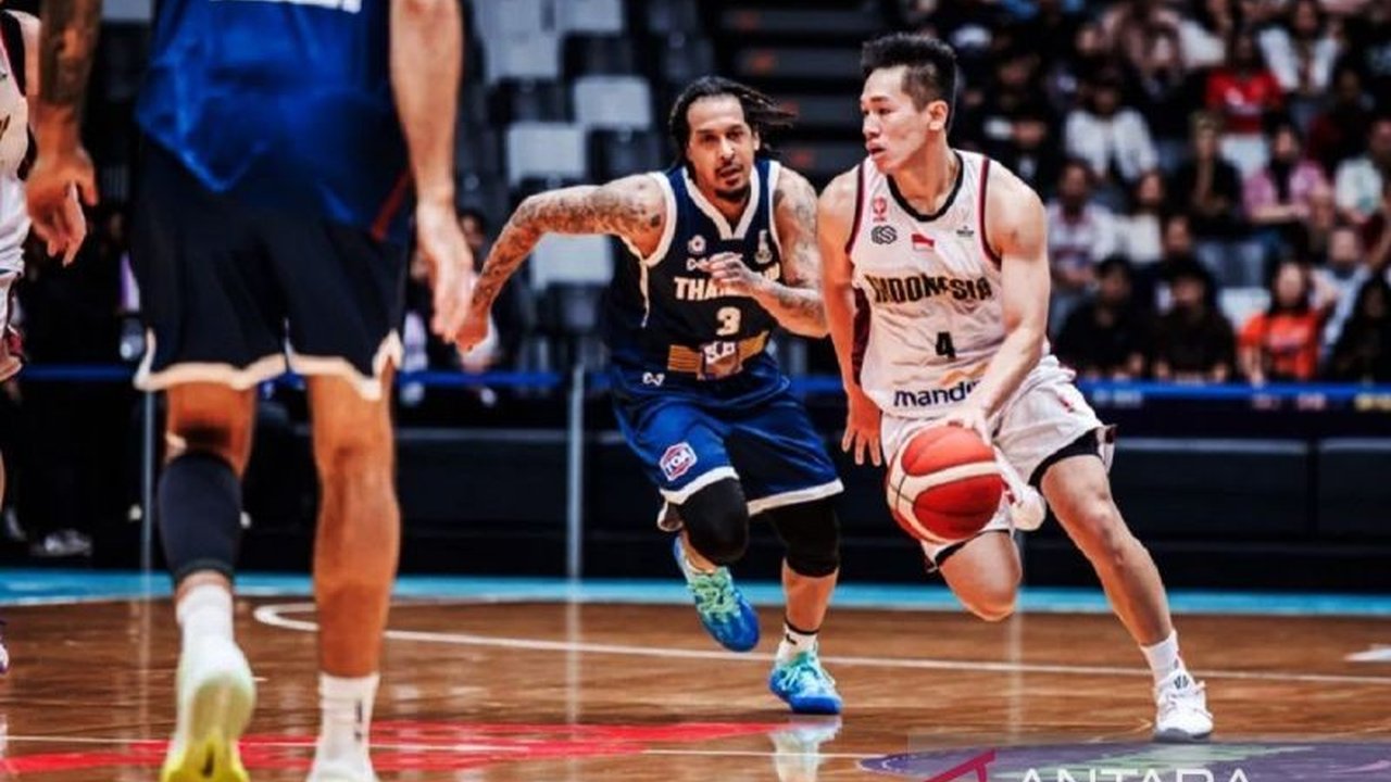 Pelatih timnas basket putra Indonesia, Coach Ahang, mengungkapkan tim akan latihan ringan sebelum menghadapi Australia di FIBA Asia Cup 2025 Qualifiers, fokus pada strategi dan tembakan akurat.