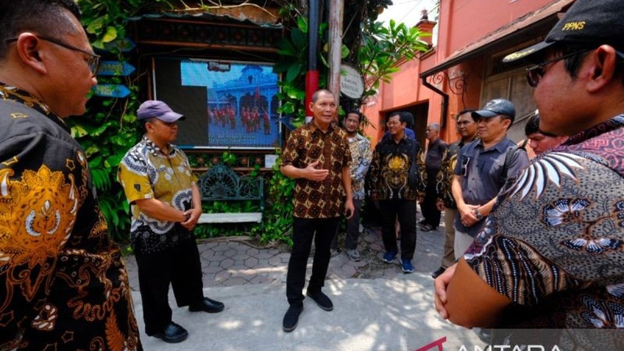 Pemkot Surakarta menyelesaikan penataan Kampung Wisata Batik Kauman dengan dana hibah UEA, diharapkan mampu meningkatkan kunjungan wisatawan dan integrasi budaya.